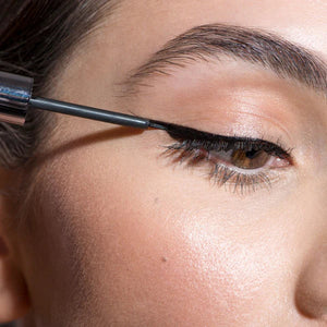 DELINEADOR DE OJOS BLACK BOLD LIQUID LINER MARIFER COSMETICS