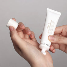 Cargar imagen en el visor de la galería, CREMA DE MANOS ANTIARRUGAS AYVANNA REVER