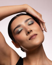 Cargar imagen en el visor de la galería, CHROME LIQUID EYESHADOW MARIFER COSMETICS