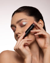 Cargar imagen en el visor de la galería, CHROME LIQUID EYESHADOW MARIFER COSMETICS