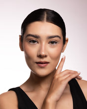 Cargar imagen en el visor de la galería, CHROME LIQUID EYESHADOW MARIFER COSMETICS