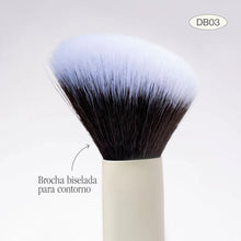 Cargar imagen en el visor de la galería, BROCHA DUO CONTORNO Y ABANICO DB03 ATENEA BEAUTY