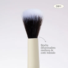 Cargar imagen en el visor de la galería, BROCHA DUO DIFUMINADORAS REDONDA Y LÁPIZ DB11 ATENEA BEAUTY
