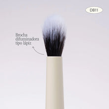 Cargar imagen en el visor de la galería, BROCHA DUO DIFUMINADORAS REDONDA Y LÁPIZ DB11 ATENEA BEAUTY