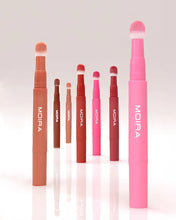 Cargar imagen en el visor de la galería, CUSHION KISS LIP CREAM MOIRA
