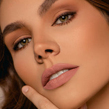 Cargar imagen en el visor de la galería, THE NUDE ELIXIR LABIAL LIQUIDO ARANTZA