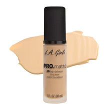 Cargar imagen en el visor de la galería, PRO.MATTE FOUNDATION TONO SOFT BEIGE L.A GIRL