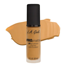 Cargar imagen en el visor de la galería, PRO.MATTE FOUNDATION TONO SOFT BEIGE L.A GIRL