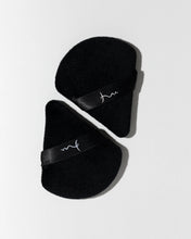 Cargar imagen en el visor de la galería, TRIANGLE BEAUTY PUFF MARIFER COSMETICS