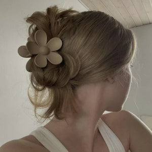 PINZA PARA CABALLO EN FORMA DE FLOR JBABE