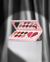 Cargar imagen en el visor de la galería, UNAFRAID TO BE ME SHADOW &amp; FACE PALETTE BETTY BOOP X BEAUTY CREATIONS