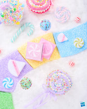 Cargar imagen en el visor de la galería, CANDY LOOSE I WANT CANDY LOOSE POWDER / PUFF SET CANDYLAND X BEAUTY CREATIONS