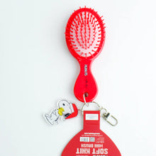 Cargar imagen en el visor de la galería, SOFT KNIT MINI HAIR BRUSH WITH KEYCHAIN PEANUTS X CELAVI