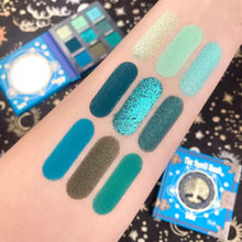 Cargar imagen en el visor de la galería, LOVE THE SPELL BOOK EYESHADOW PALETTE RUDE COSMETICS